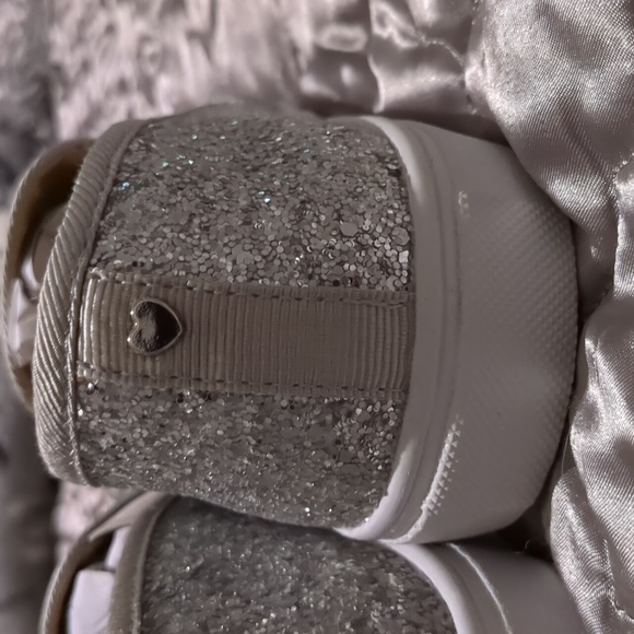 NIB SIZE 8.5 FEVER SOLE SILVER ON SILVER GLITTER SLIP ON SNEAKERS - Picture 6 of 10